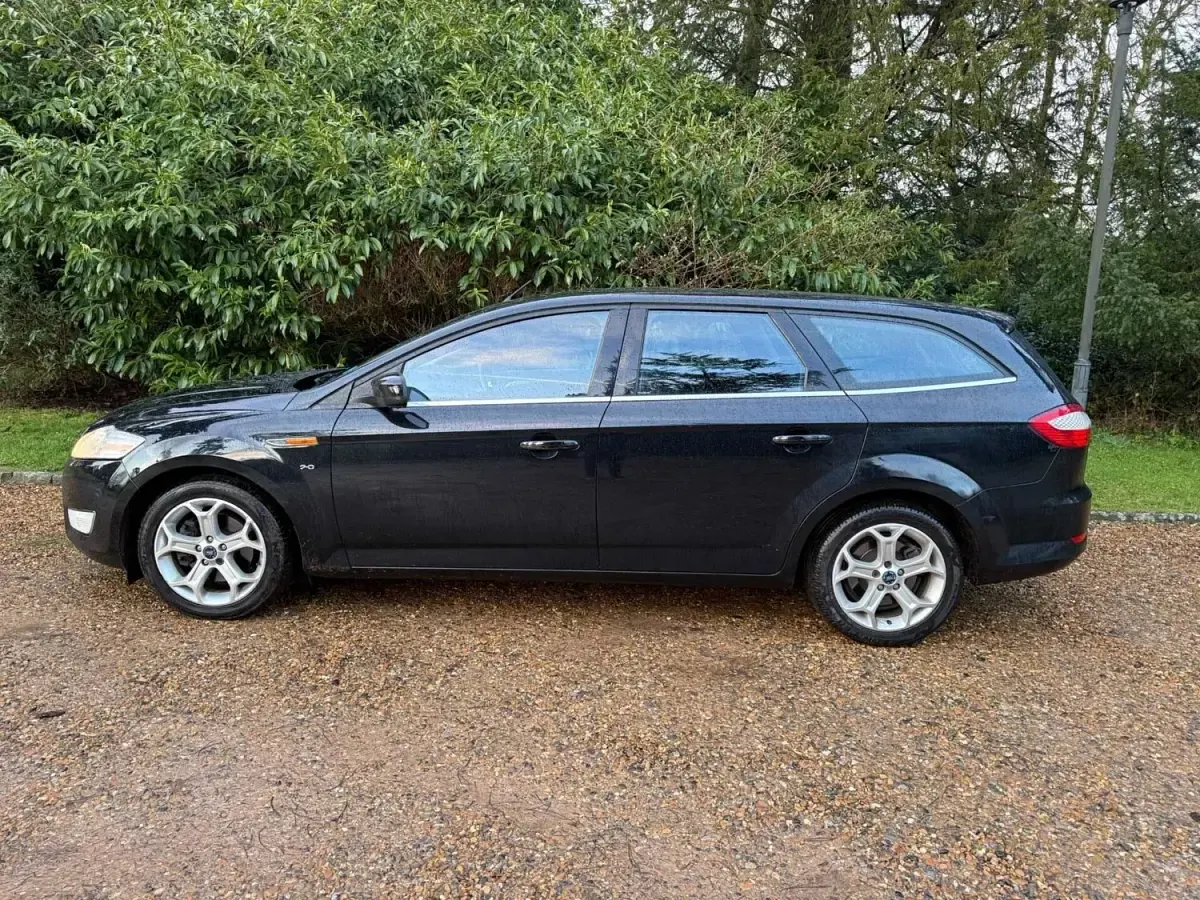 Begagnad Ford Mondeo Titanium X 2010 Svart Kombi