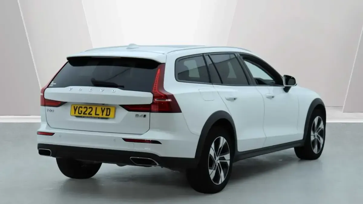 Used Volvo V60 CC 197 HP (144 kW) 2022 Estate
