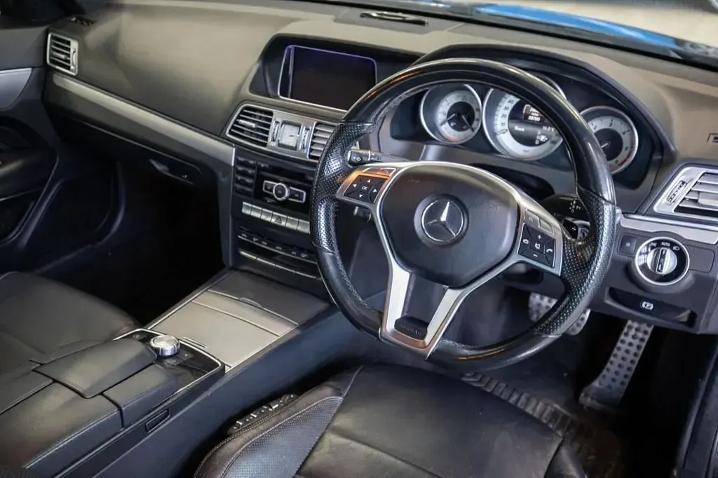 Usado Mercedes E250 AMG line 204 HP (150 kW) 2014 Azul Coupé