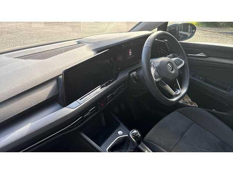 Begagnad VW Golf VIII 130 HK (95 kW) 2021
