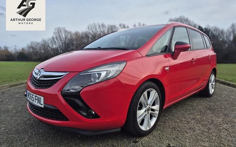 Used Vauxhall Zafira Tourer SRi 140 HP (102 kW) 2016 Red MPV