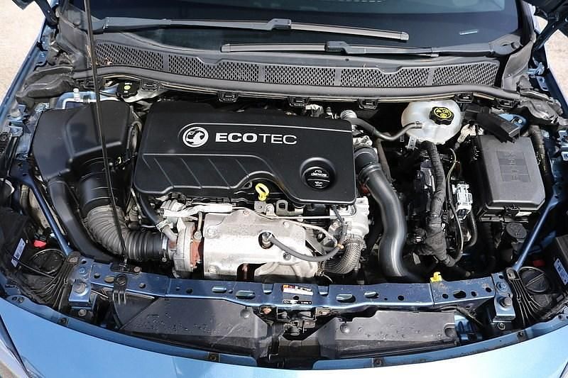 Used Vauxhall Astra Design Edition 110 HP (80 kW) 2016 Blue Hatchback