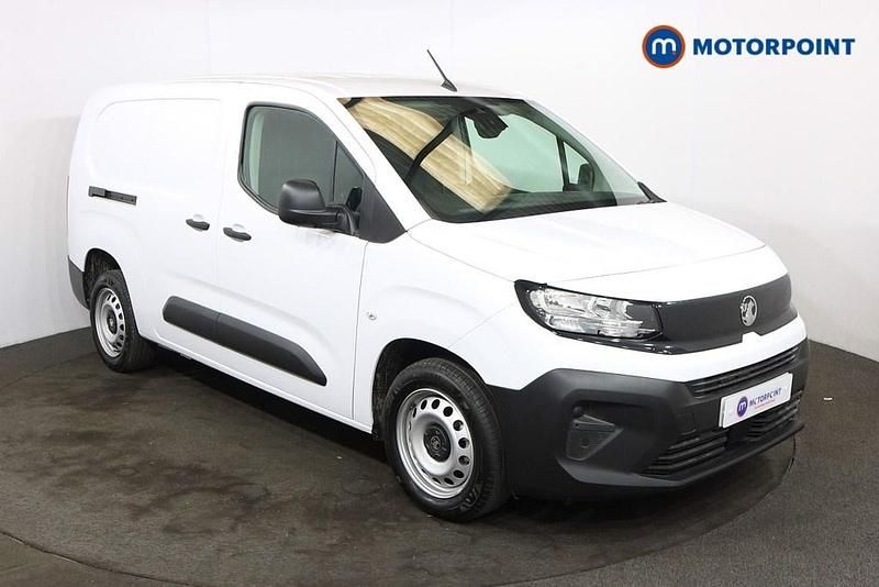 White Used 2024 Vauxhall Combo MPV | £14,599 (Good price) - Image 1/4