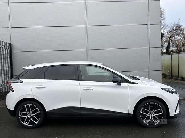 Used MG MG4 EV Trophy 150 kW (204 HP) 2025 White Hatchback