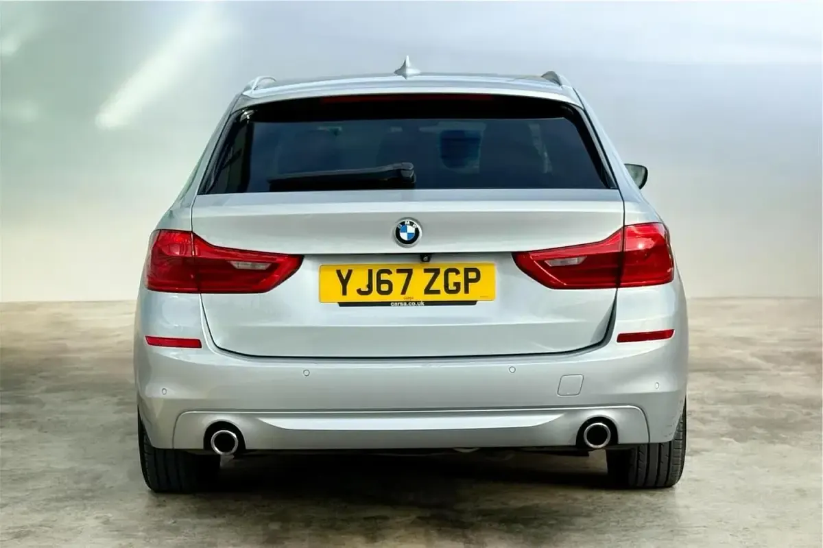 Usado BMW 520 Comfort Edition 2017 Plateado Familiar