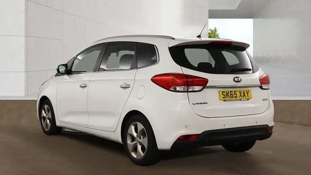 Used Kia Carens 2015 White MPV