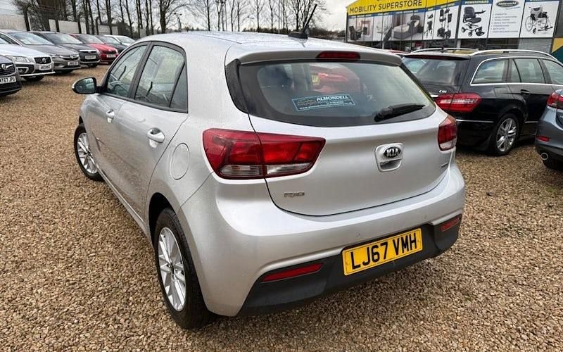 Used Kia Rio 77 HP (56 kW) 2017 Silver Hatchback