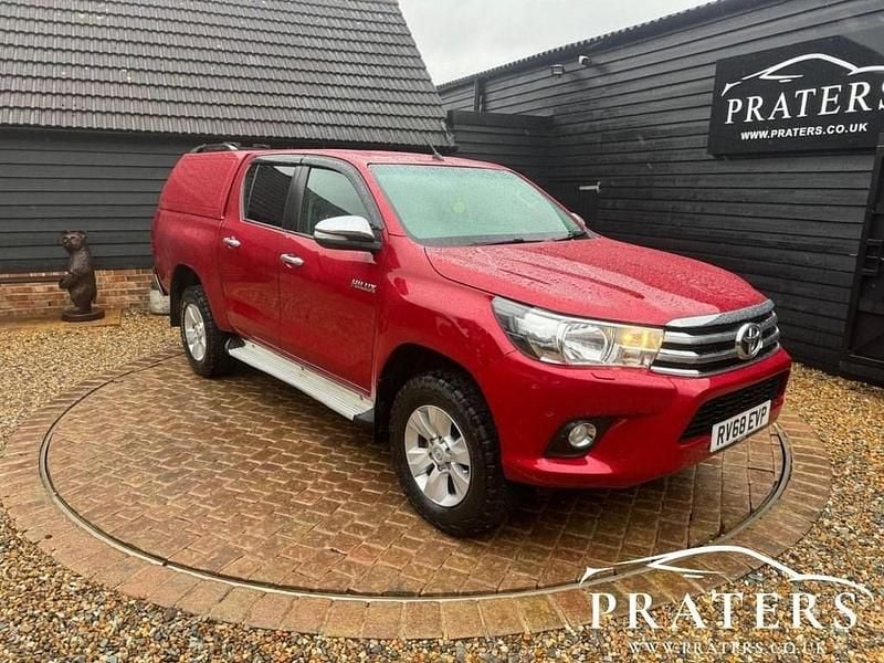 Used Toyota HiLux 150 HP (110 kW) 2018 Red Pickup