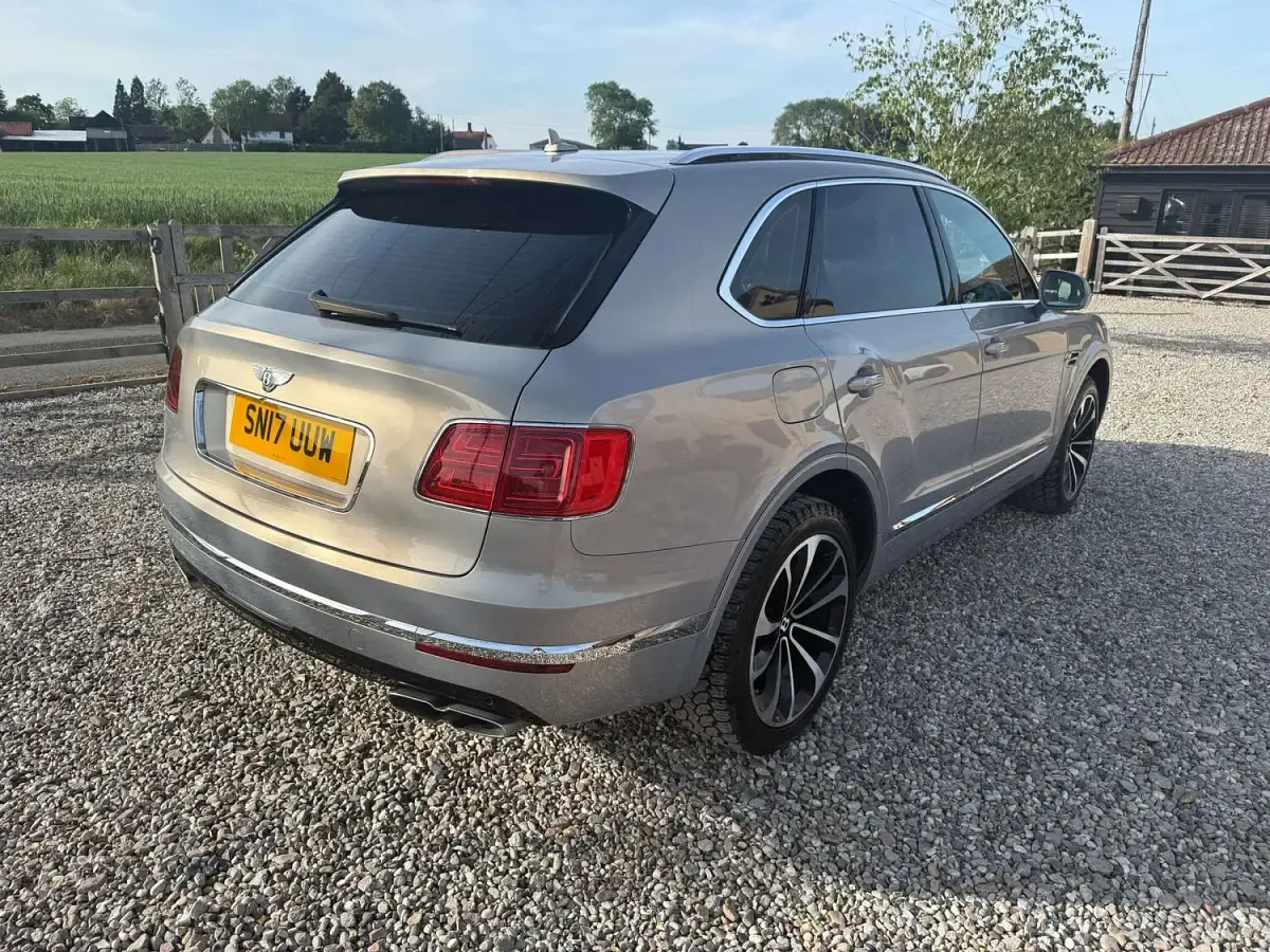 Used Bentley Bentayga 435 HP (319 kW) 2017 Grey SUV
