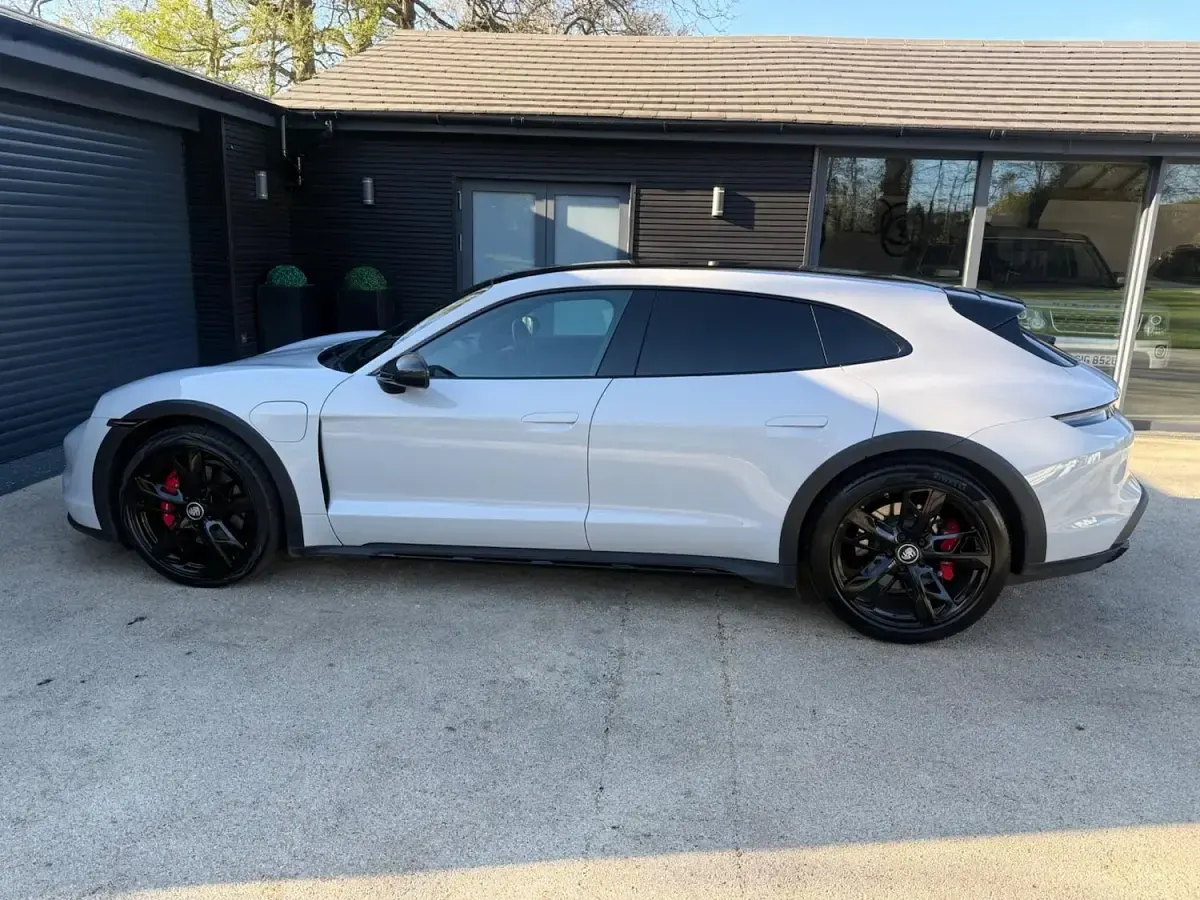Used Porsche Taycan 4S Cross Turismo Cross Turismo 419 kW (571 HP) 2021 White Estate