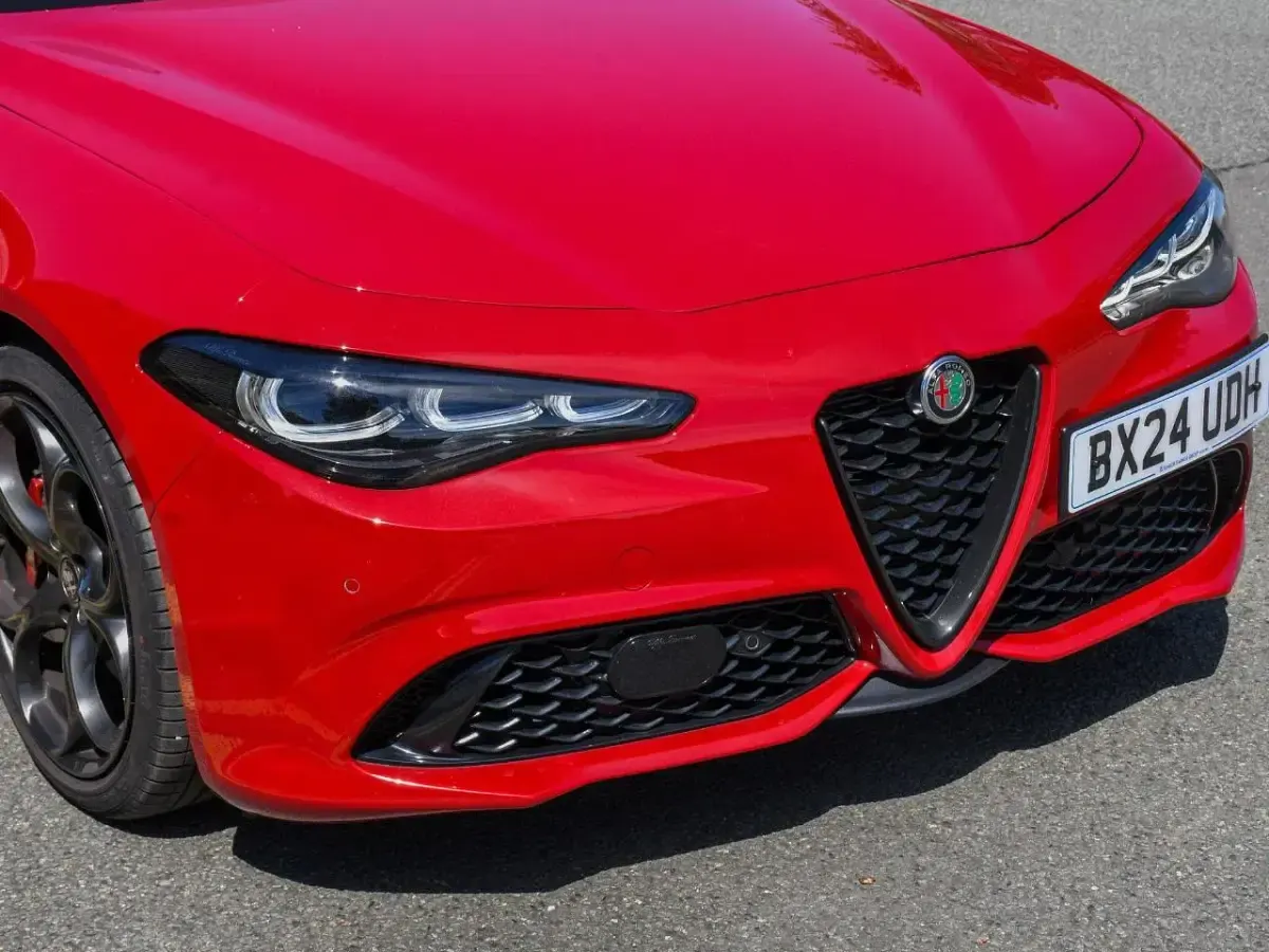 Used Alfa Romeo Giulia 276 HP (202 kW) 2024 Red Sedan