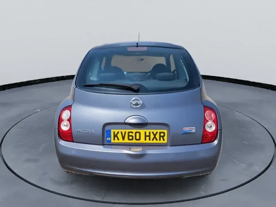 Usado Nissan Micra N-TEC 86 HP (63 kW) 2010 Cinzento Citadino