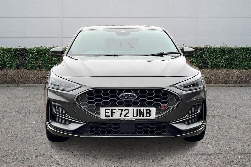 Begagnad Ford Focus ST 2022 Grå Halvkombi