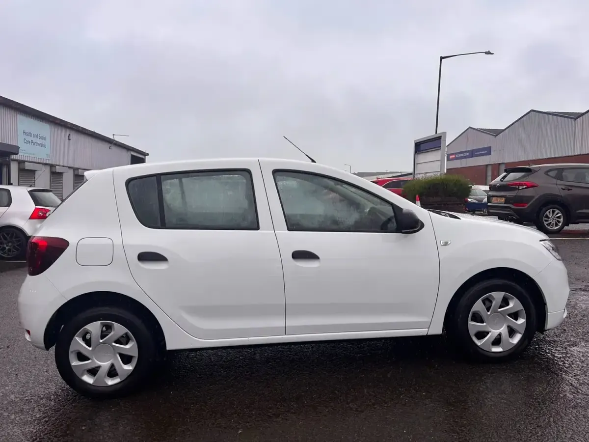 Used Dacia Sandero Essentiel 91 HP (66 kW) 2020 White Hatchback