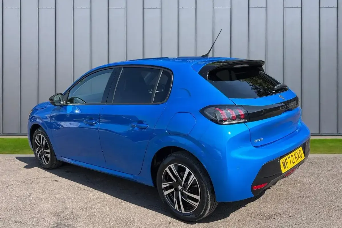 Used Peugeot 208 Allure+ 99 HP (72 kW) 2022 Blue Hatchback
