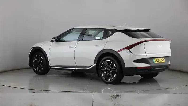 Used Kia EV6 125 kW (170 HP) 2025 White SUV