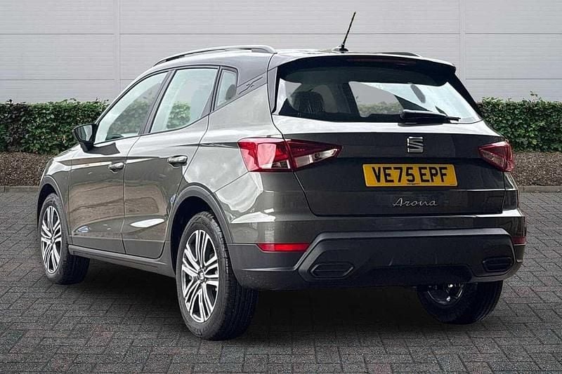 New Seat Arona SE Technology 2026 Mountain green with black roof SUV
