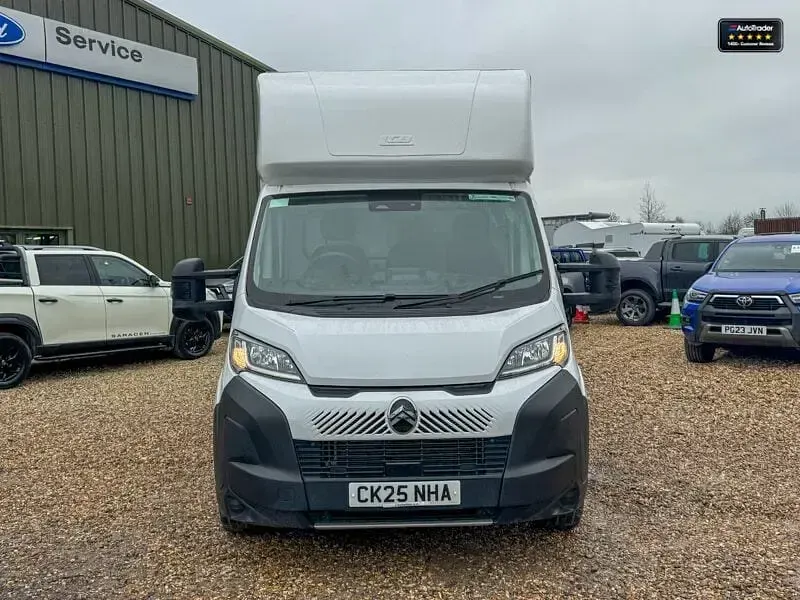 Usado Citroën Relay 140 HP (102 kW) 2025 Branco Van