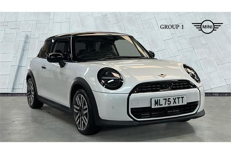 Nanuq white New 2025 Mini Cooper Classic Hatchback | £24,350 (Fair price) - Image 1/4