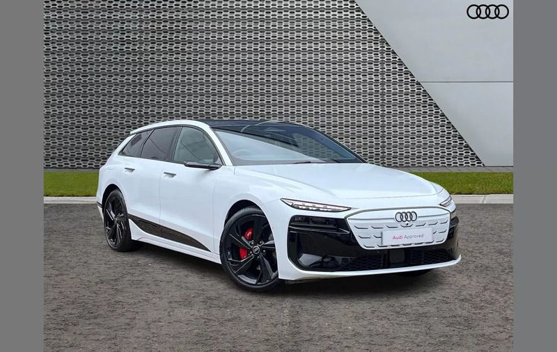 White Used 2025 Audi e-tron Performance SUV | £69,999 - Image 1/4