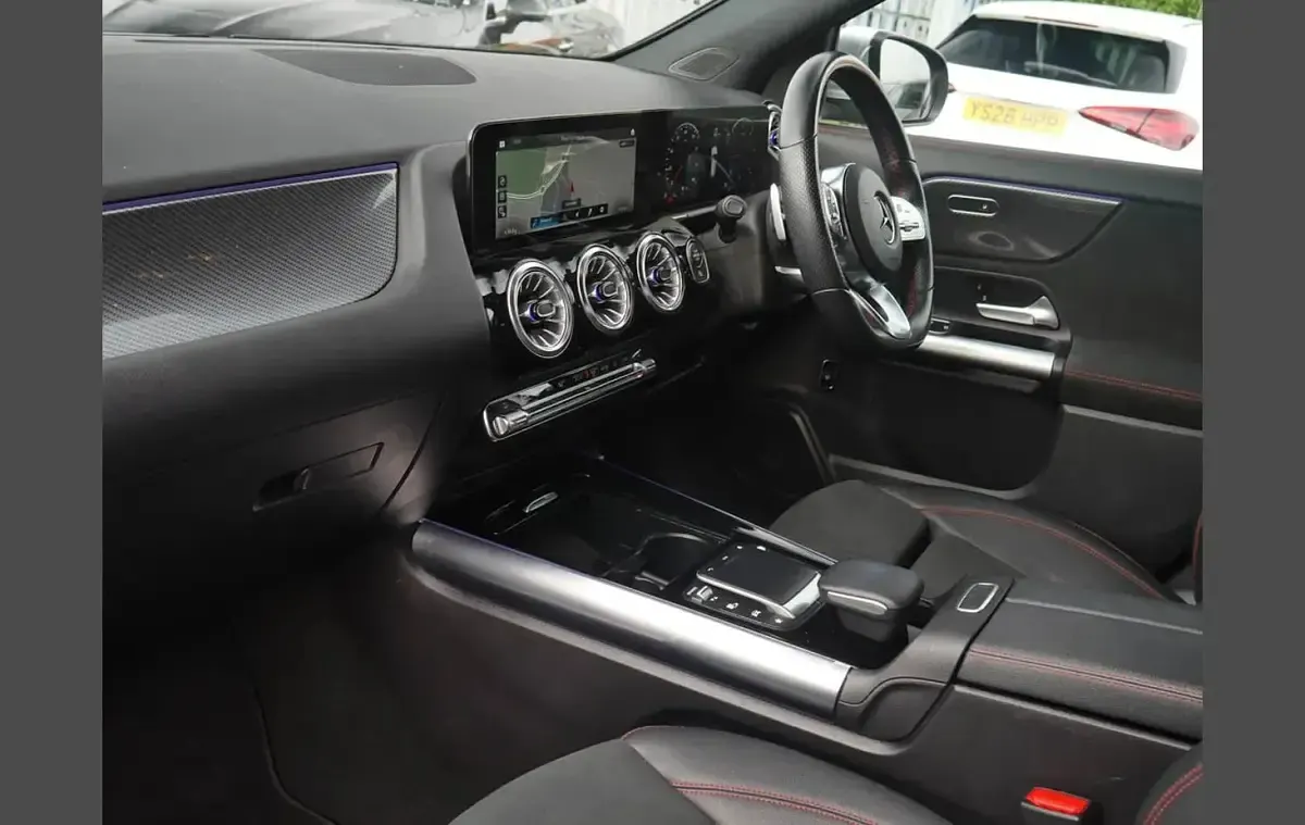 Używany Mercedes GLA220 Executive 187 KM (137 kW) 2023 Srebrny SUV