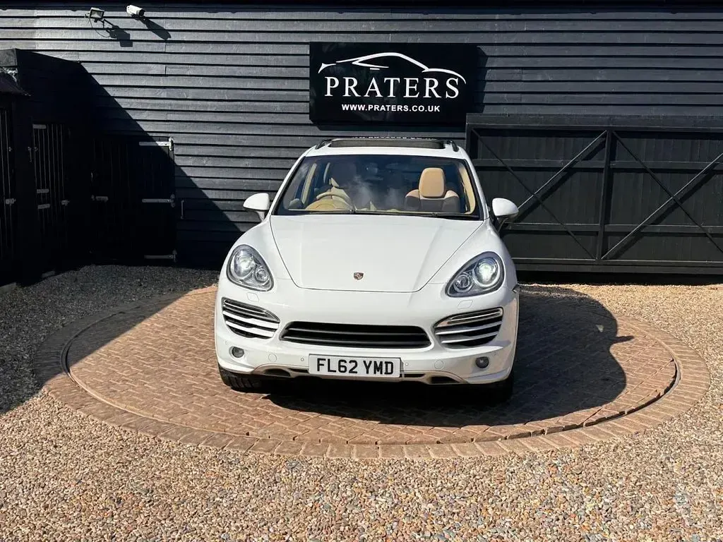 Used Porsche Cayenne 245 HP (180 kW) 2012 White SUV