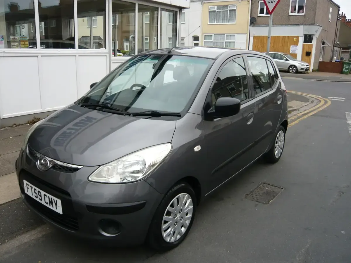 Usado Hyundai i10 Classic 78 HP (57 kW) 2010 Cinzento Citadino