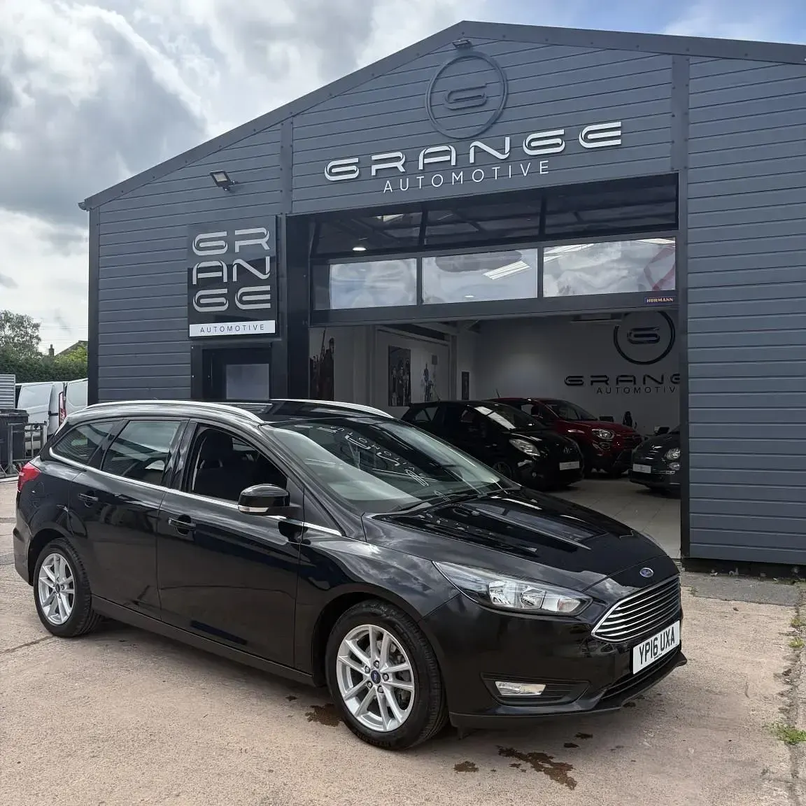 Used Ford Focus Zetec 125 HP (91 kW) 2016 Black Estate