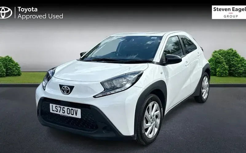 Used Toyota Aygo X PURE 72 HP (52 kW) 2025 White SUV
