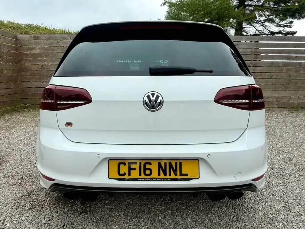 Used VW Golf VII R 310 HP (228 kW) 2016 White Hatchback