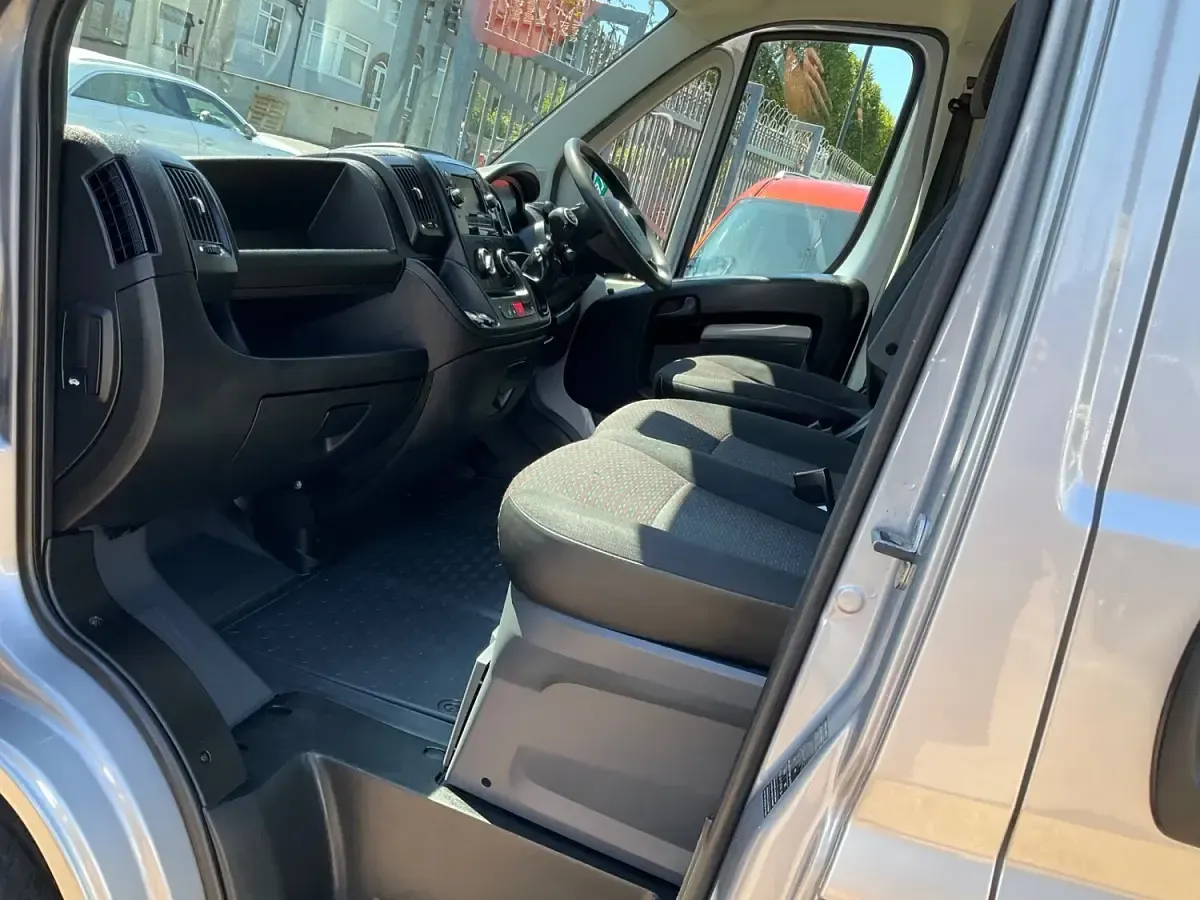 Used Citroën Relay 140 HP (102 kW) 2022 Grey Van