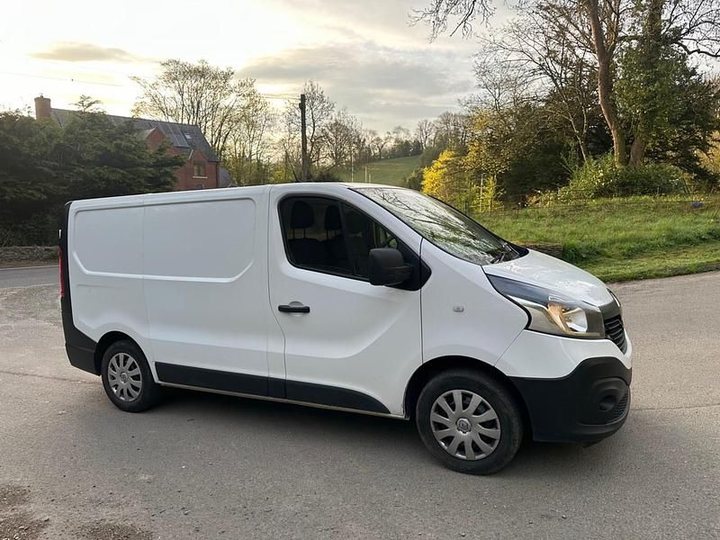 Begagnad Renault Trafic Business 2018 Vit Minibuss