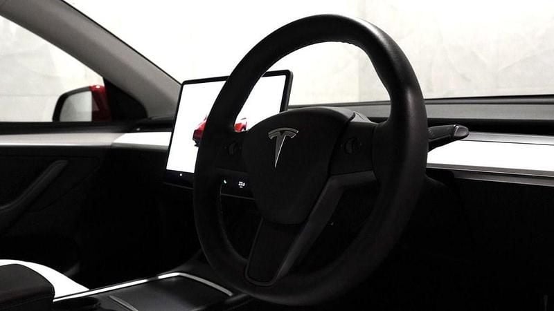 Used Tesla Model Y Long Range AWD 378 kW (514 HP) 2022 Red SUV