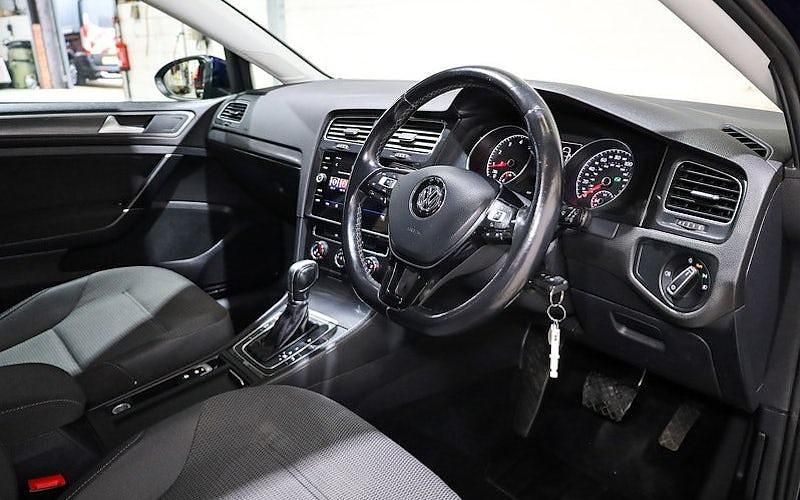 Begagnad VW Golf VII SE 131 HK (96 kW) 2018 Blå Kombi