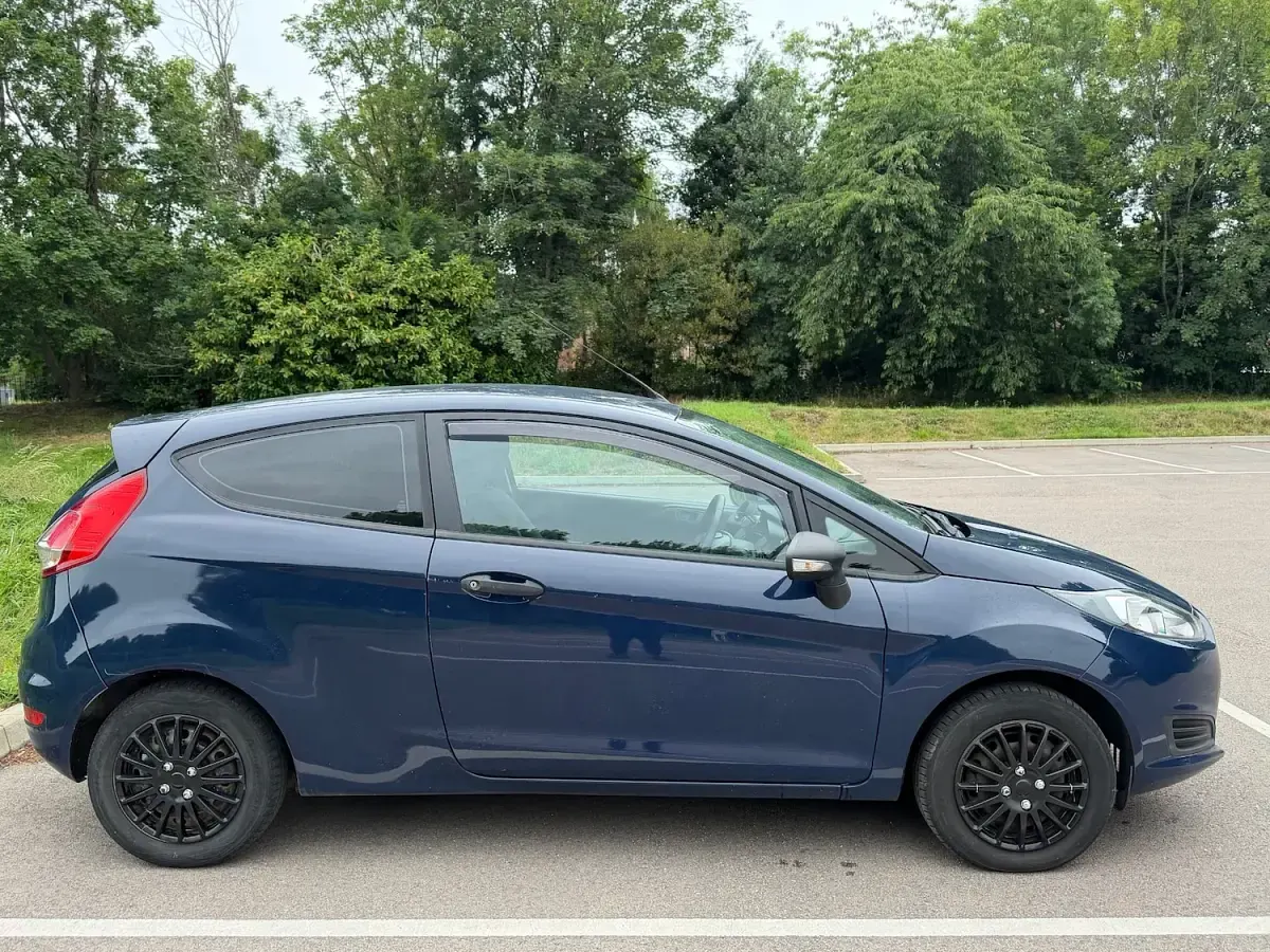 Used Ford Fiesta Studio 82 HP (60 kW) 2015 Blue Hatchback