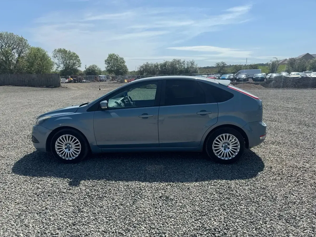 Used Ford Focus Titanium 99 HP (72 kW) 2009 Blue Hatchback