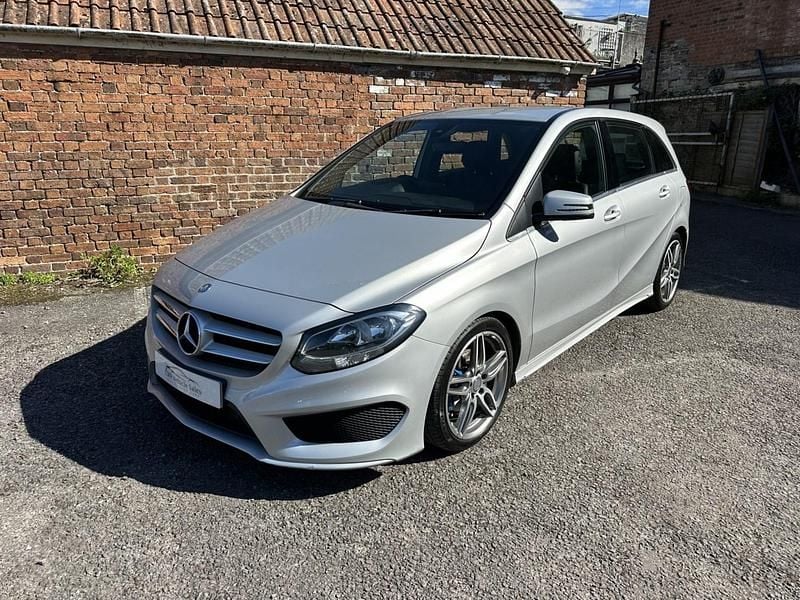 Begagnad Mercedes B180 AMG line 2016 Silver Minibuss