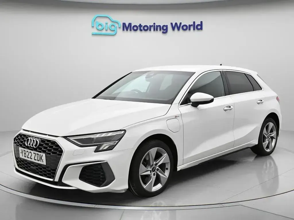 Used Audi A3 Sportback S-Line 204 HP (150 kW) 2022 White Hatchback