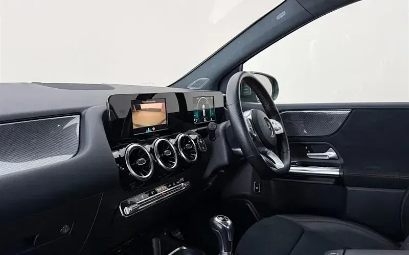Begagnad Mercedes B200 AMG line 163 HK (119 kW) 2019 Grå Minibuss