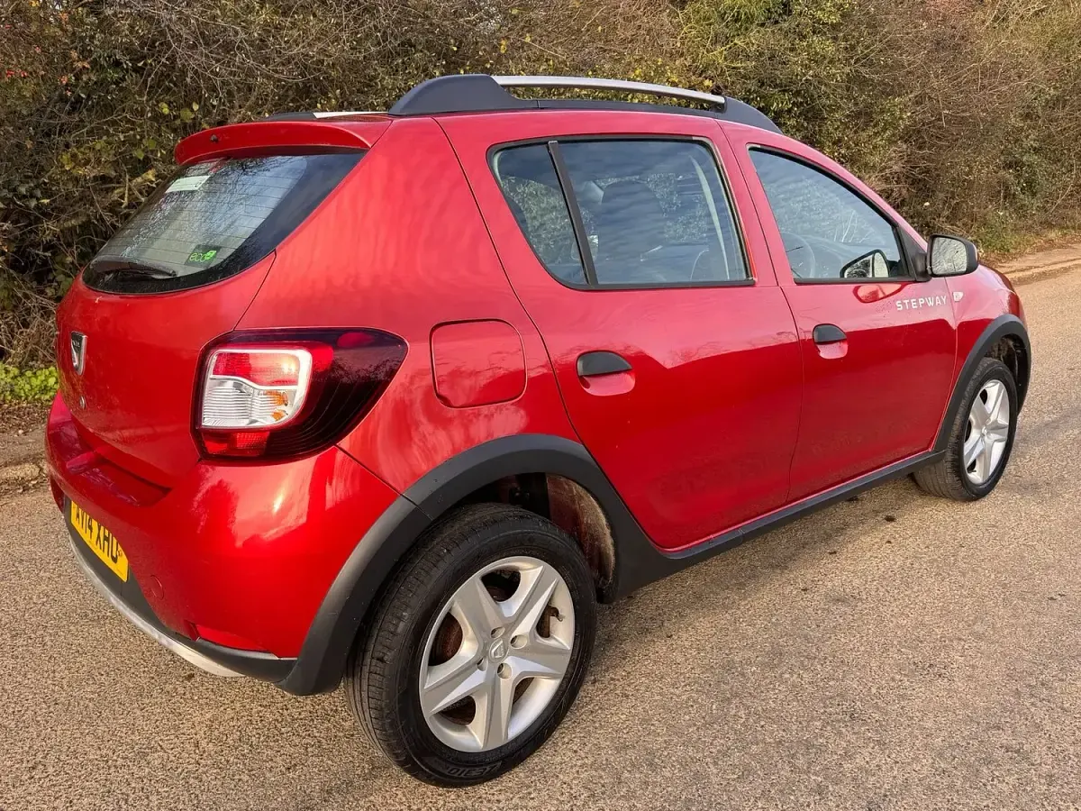 Used Dacia Sandero Ambiance 90 HP (66 kW) 2014 Red Hatchback