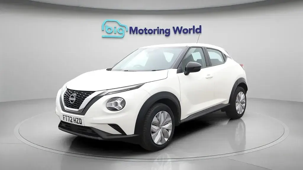Usado Nissan Juke Acenta 114 HP (83 kW) 2023 Branco SUV