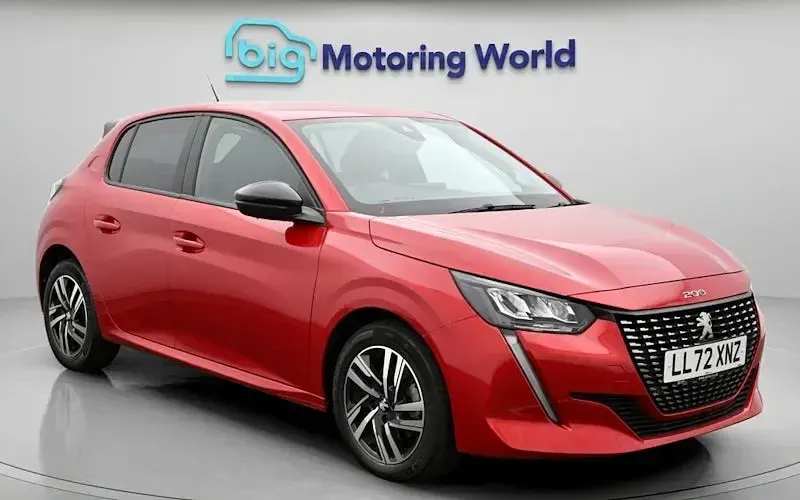Second-hand Peugeot 208 Allure+ 131 CP (96 kW) 2023 Hatchback