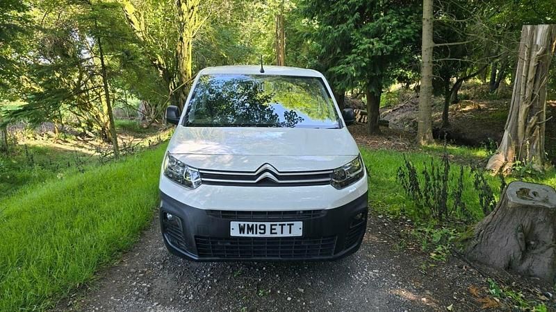 Used Citroën Berlingo PureTech 110 HP (80 kW) 2019 White MPV