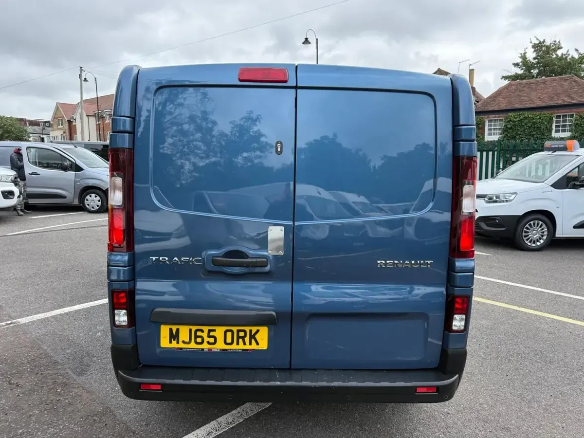 Used Renault Trafic 2015 Blue MPV