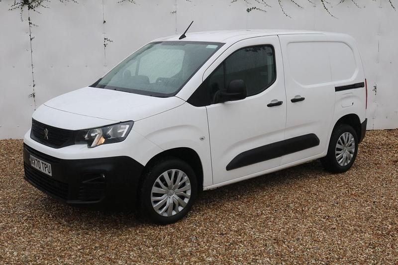 White Used 2021 Peugeot Partner MPV | £7,990 (Good price) - Image 1/4