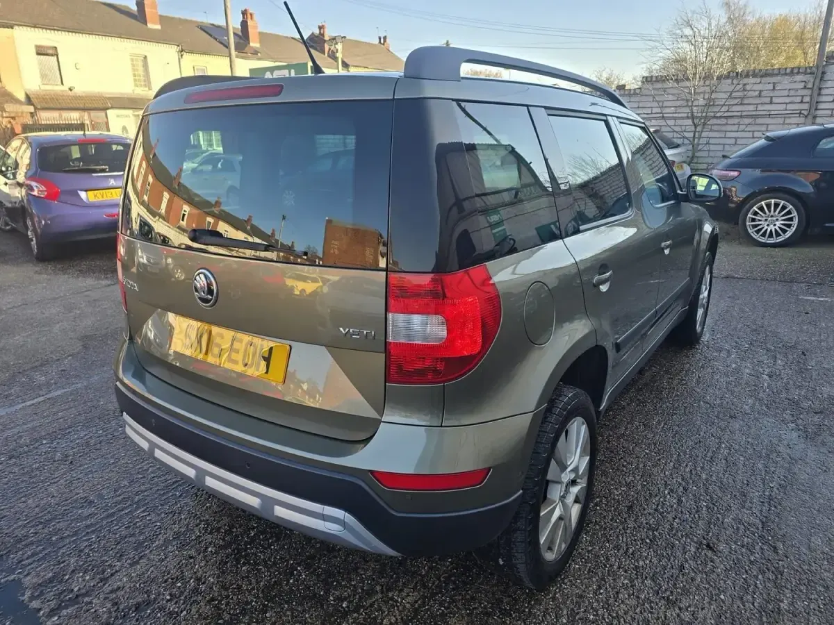 Usado Skoda Yeti SE L 110 HP (80 kW) 2016 Verde SUV
