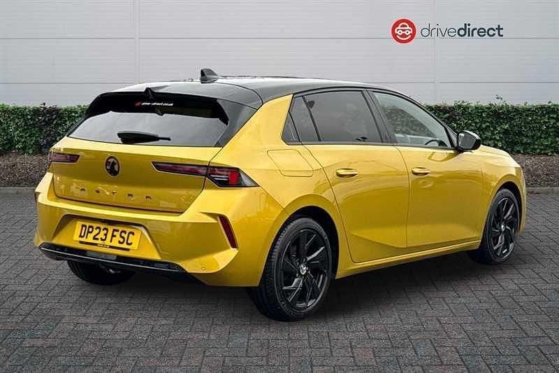 Used Vauxhall Astra S 130 HP (95 kW) 2023 Yellow/black Hatchback