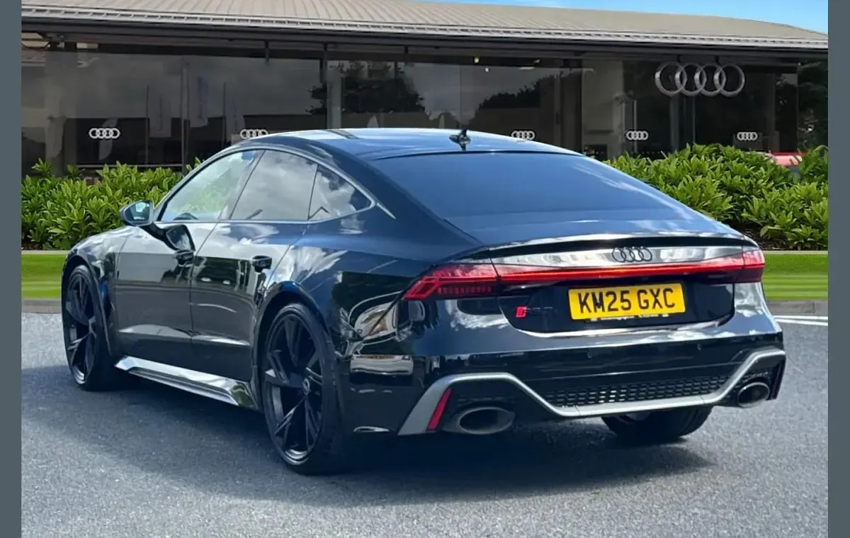 Usado Audi RS7 Performance 620 HP (456 kW) 2025 Preto Citadino