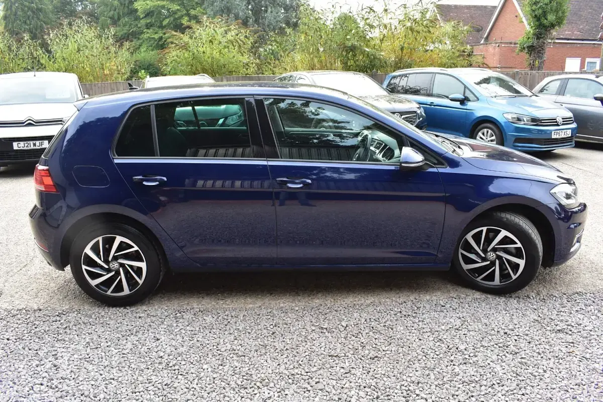Used VW Golf VII Edition 115 HP (84 kW) 2020 Blue Hatchback