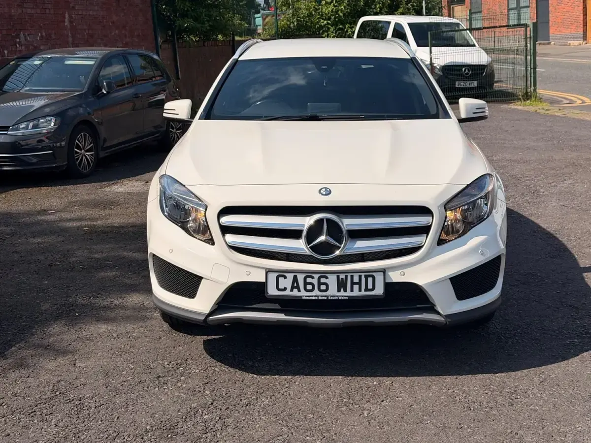 Used Mercedes GLA200 AMG line 136 HP (100 kW) 2017 White SUV